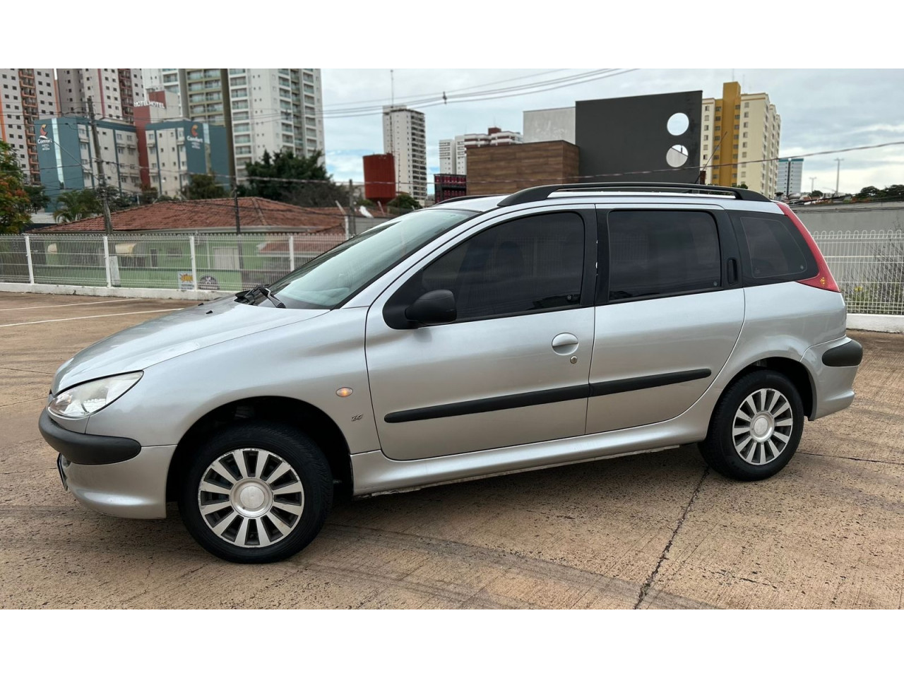 206 SW 1.4 4P PRESENCE