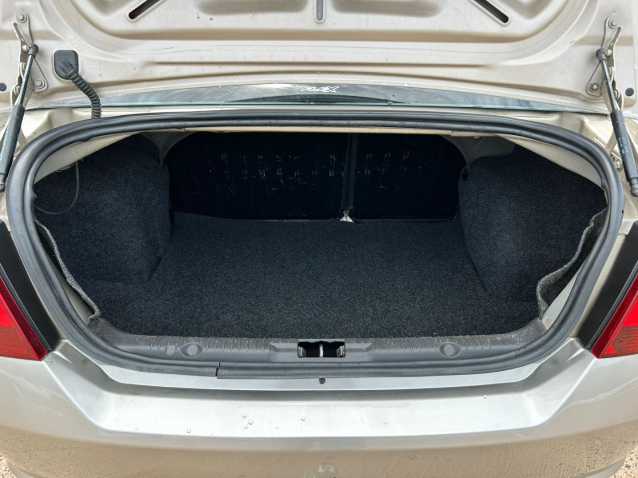 Fiesta Sedan 1.6 4P FLEX