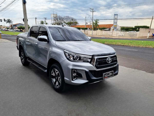 Hilux Caminhonete 2.8 16V SRX 4X4 DIESEL CABINE DUPLA AUTOMÁTICO