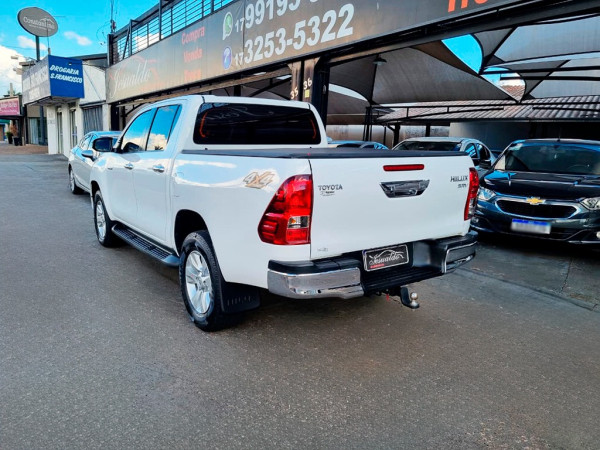 TOYOTA Hilux Caminhonete 2.8 16V SRV 4X4 DIESEL CABINE DUPLA AUTOMÁTICO