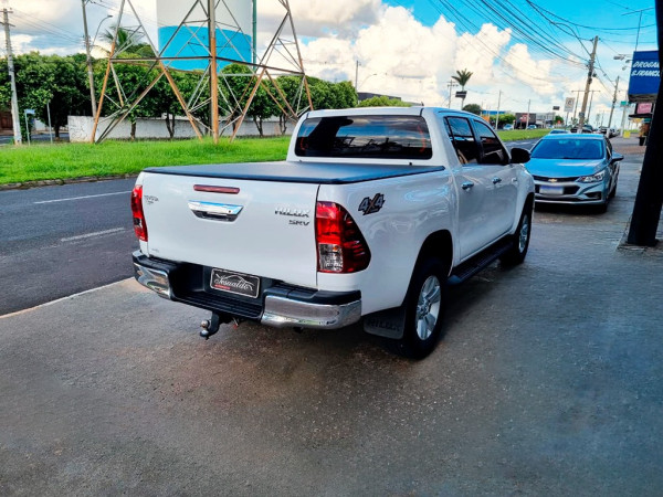 TOYOTA Hilux Caminhonete 2.8 16V SRV 4X4 DIESEL CABINE DUPLA AUTOMÁTICO
