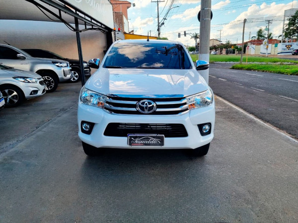 TOYOTA Hilux Caminhonete 2.8 16V SRV 4X4 DIESEL CABINE DUPLA AUTOMÁTICO