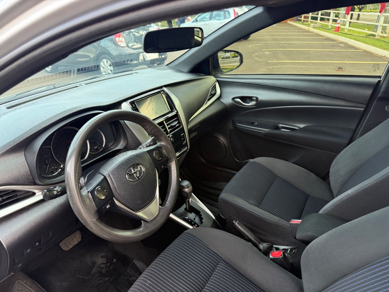 Yaris Hatch 1.5 16V 4P FLEX XL PLUS CONNECT MULTIDRIVE AUTOMÁTICO CVT