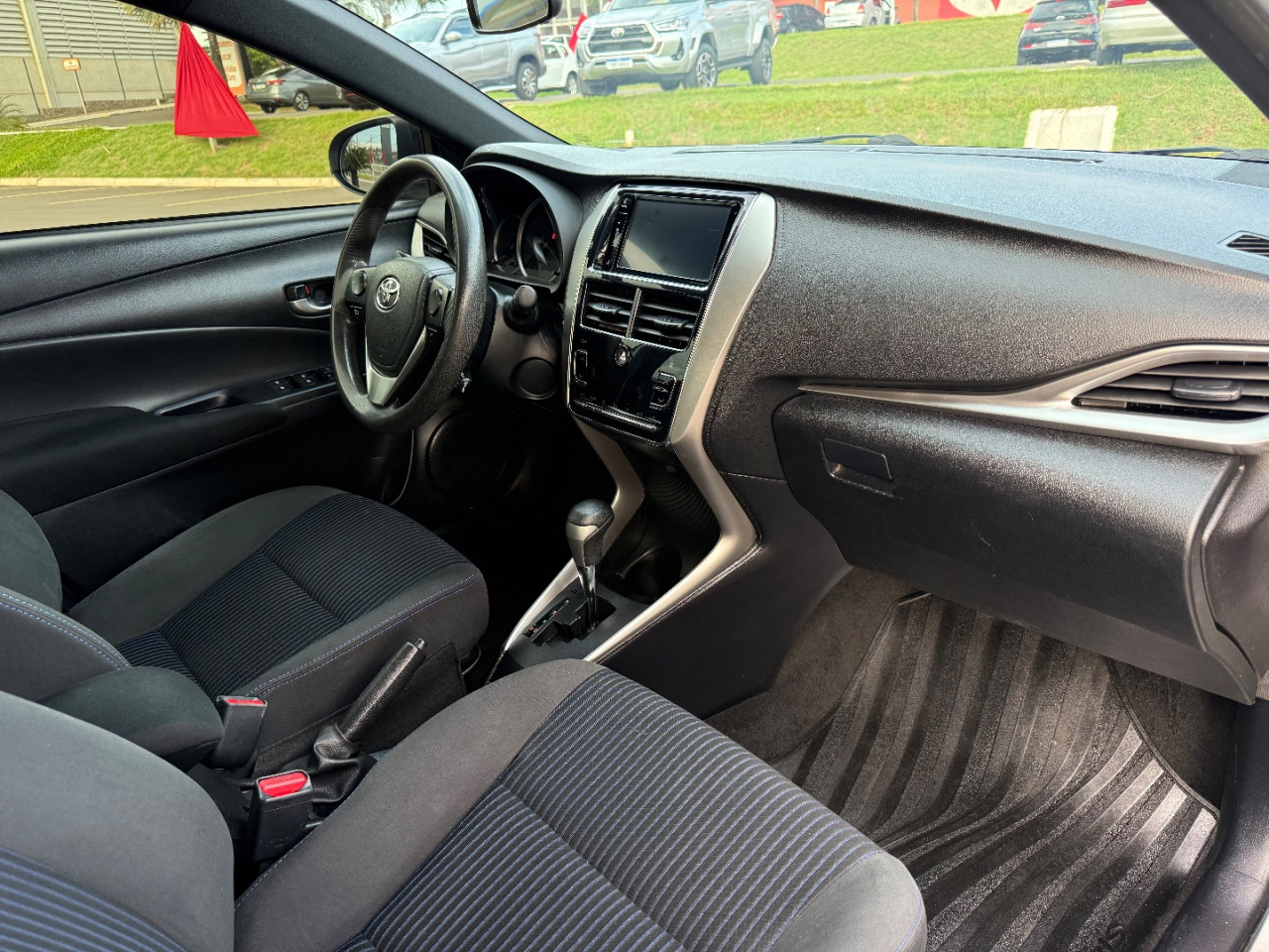 Yaris Hatch 1.5 16V 4P FLEX XL PLUS CONNECT MULTIDRIVE AUTOMÁTICO CVT