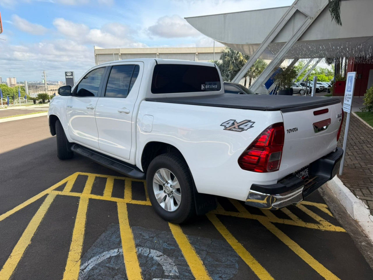 Hilux Caminhonete 2.8 16V SRV 4X4 DIESEL CABINE DUPLA AUTOMÁTICO