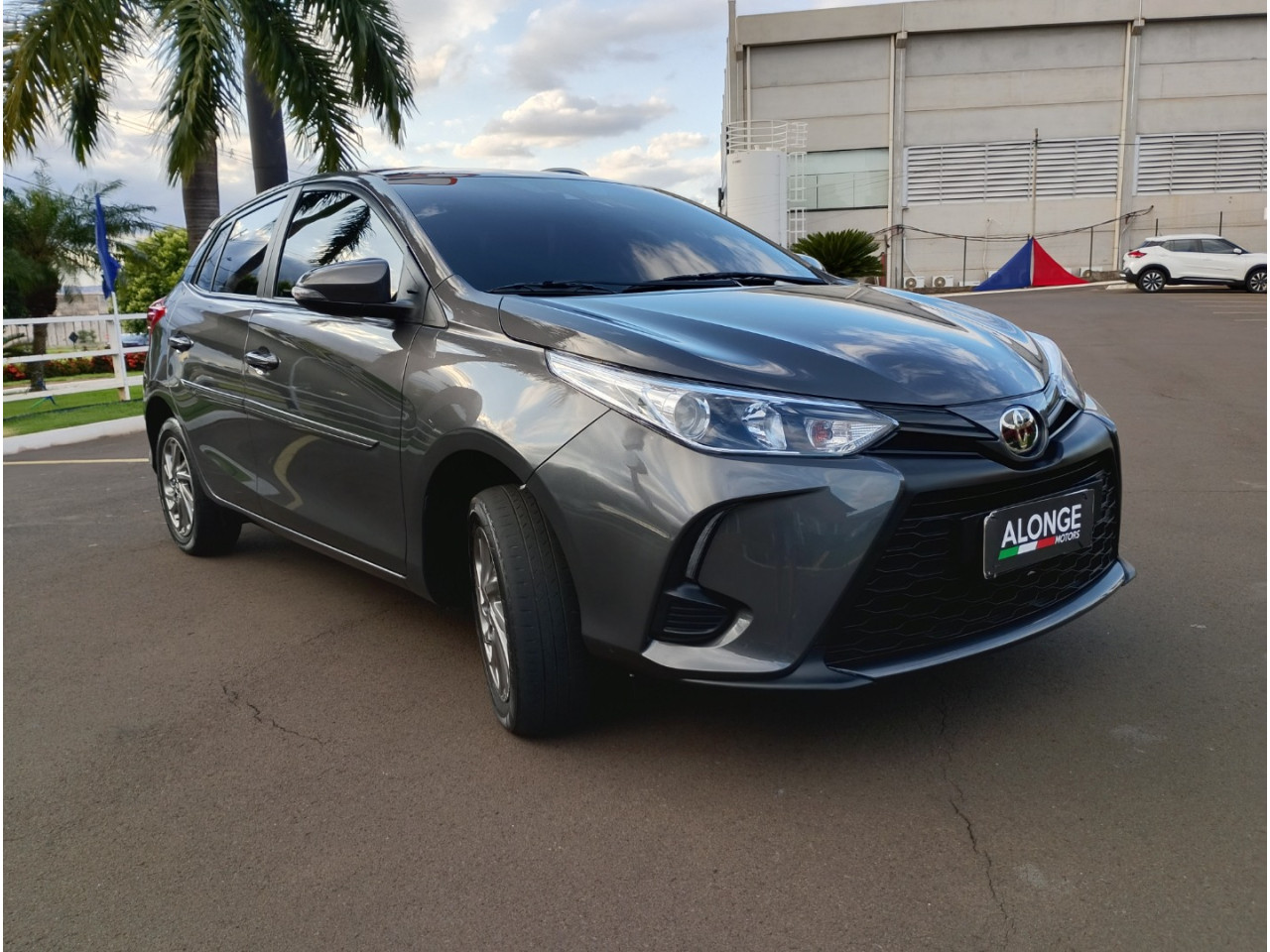 Yaris Hatch 1.5 16V 4P FLEX XS CONNECT MULTIDRIVE AUTOMÁTICO CVT