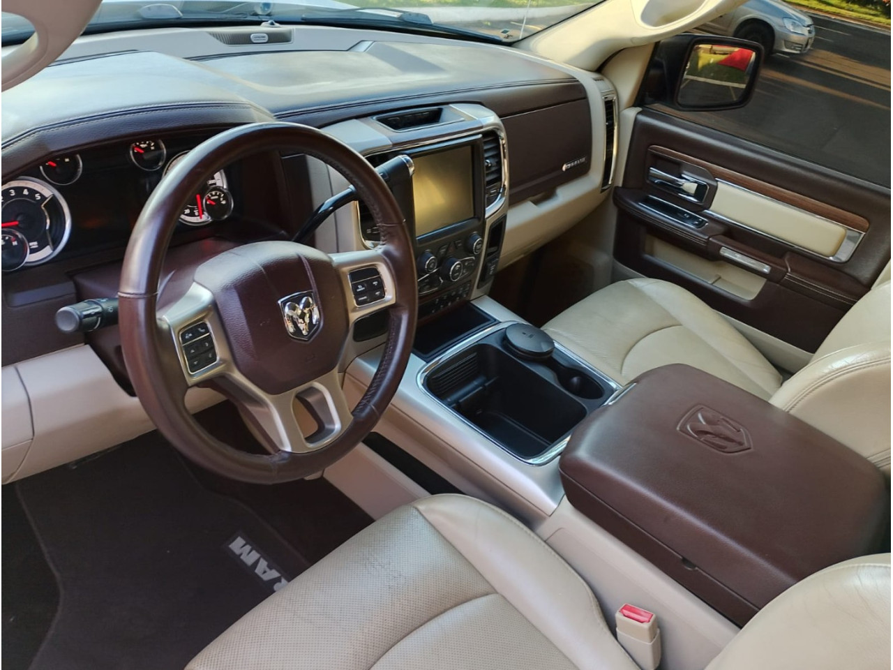 2500 6.7 I6 24V SLT CABINE DUPLA TURBO DIESEL LARAMIE 4X4 AUTOMÁTICO