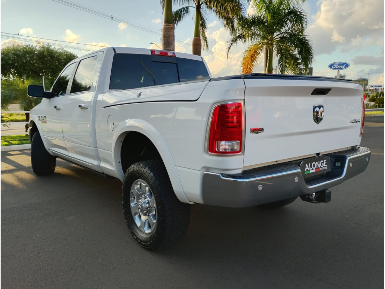 2500 6.7 I6 24V SLT CABINE DUPLA TURBO DIESEL LARAMIE 4X4 AUTOMÁTICO