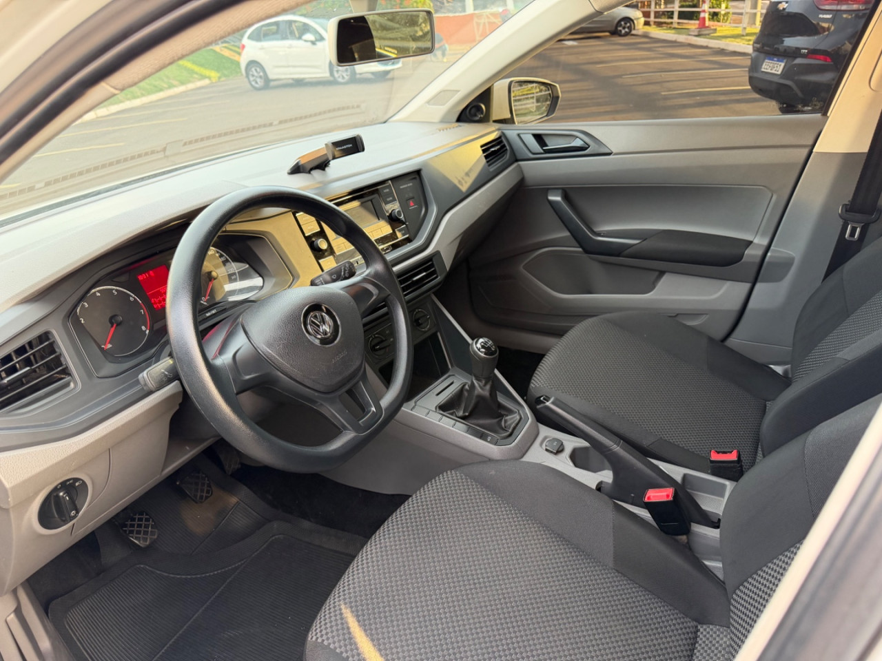 Polo Hatch 1.0 4P MPI