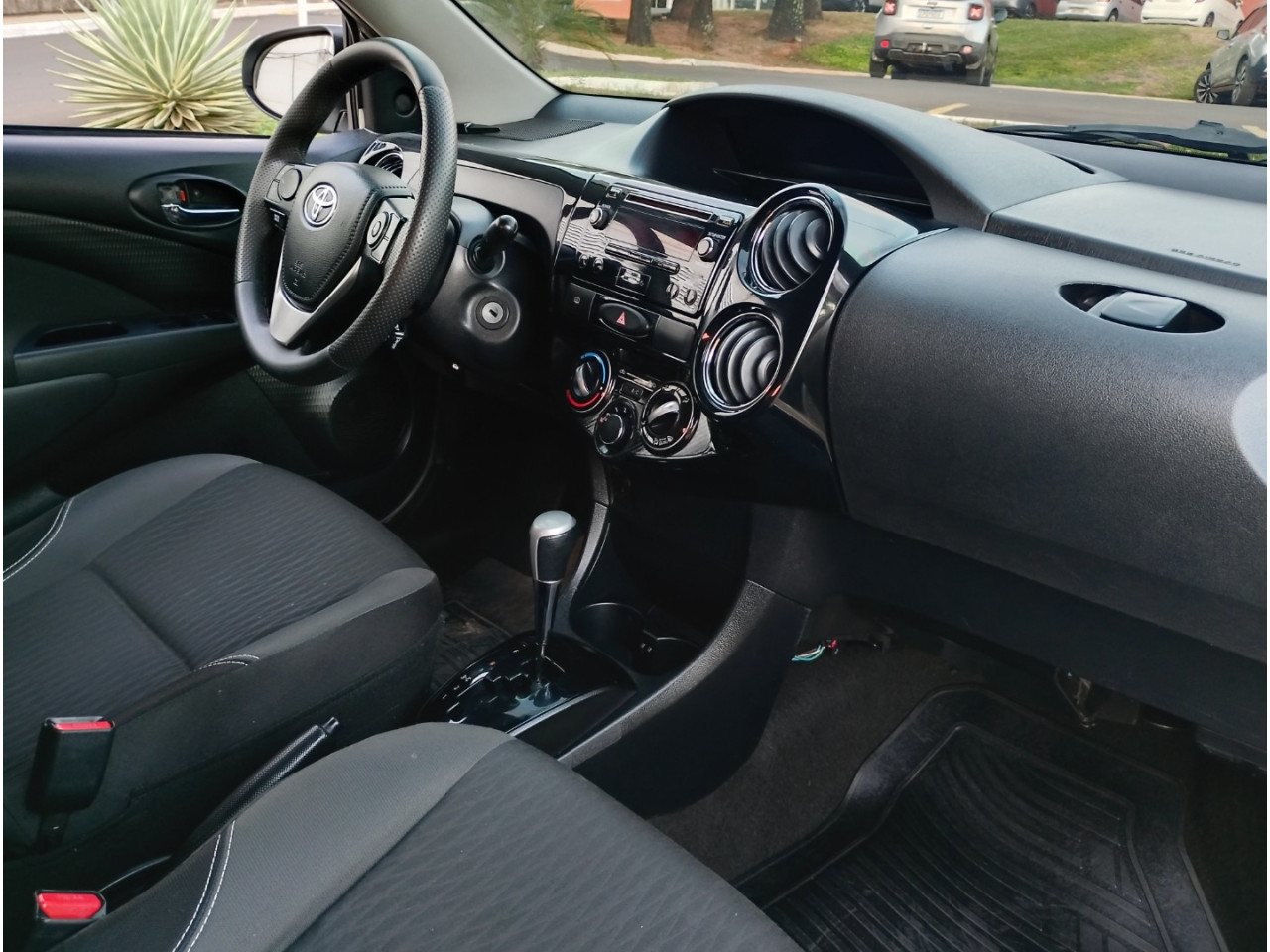 Etios Sedan 1.5 16V 4P FLEX X PLUS AUTOMÁTICO