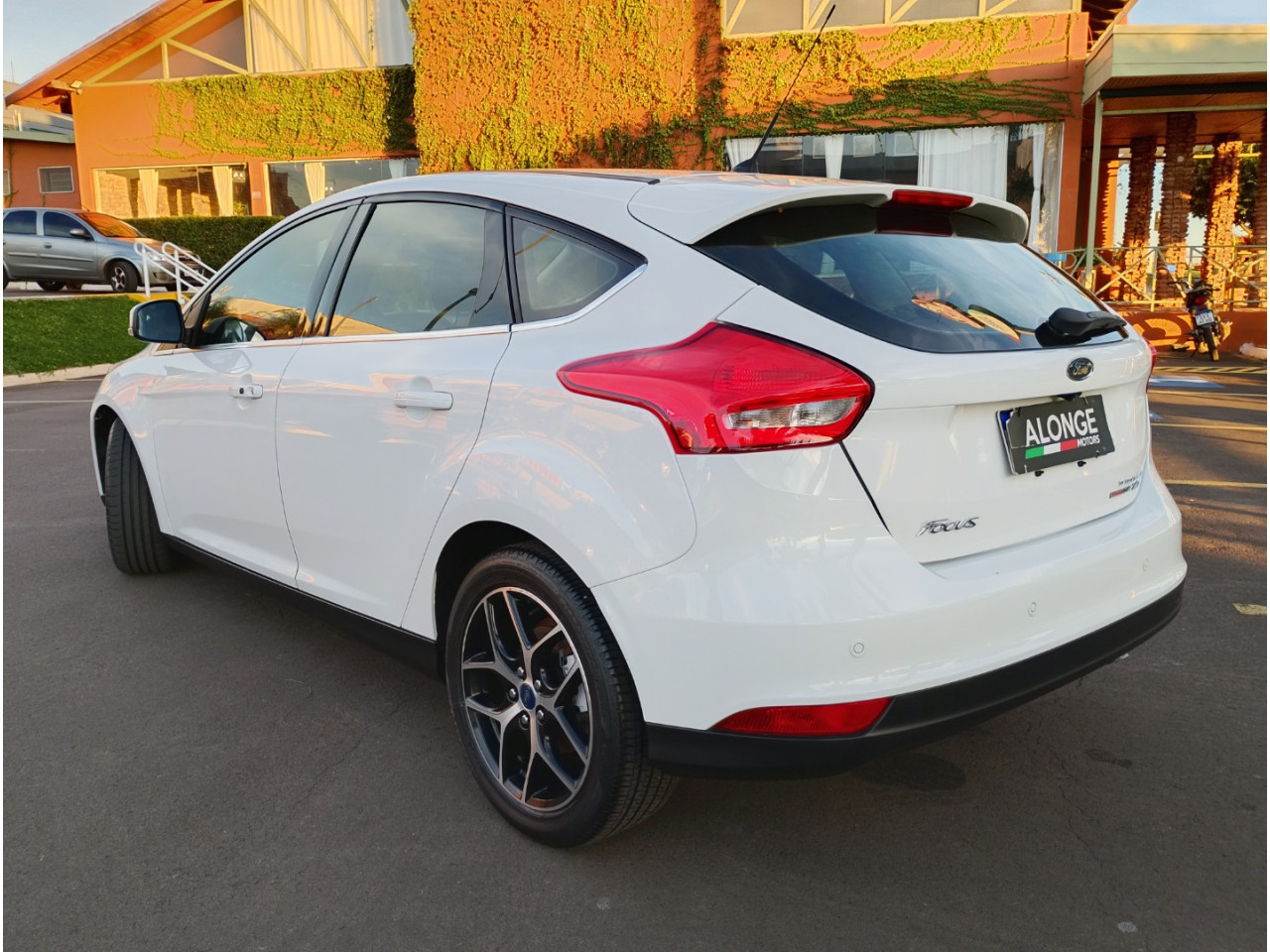 Focus Hatch 2.0 16V 4P FLEX TITANIUM AUTOMÁTICO