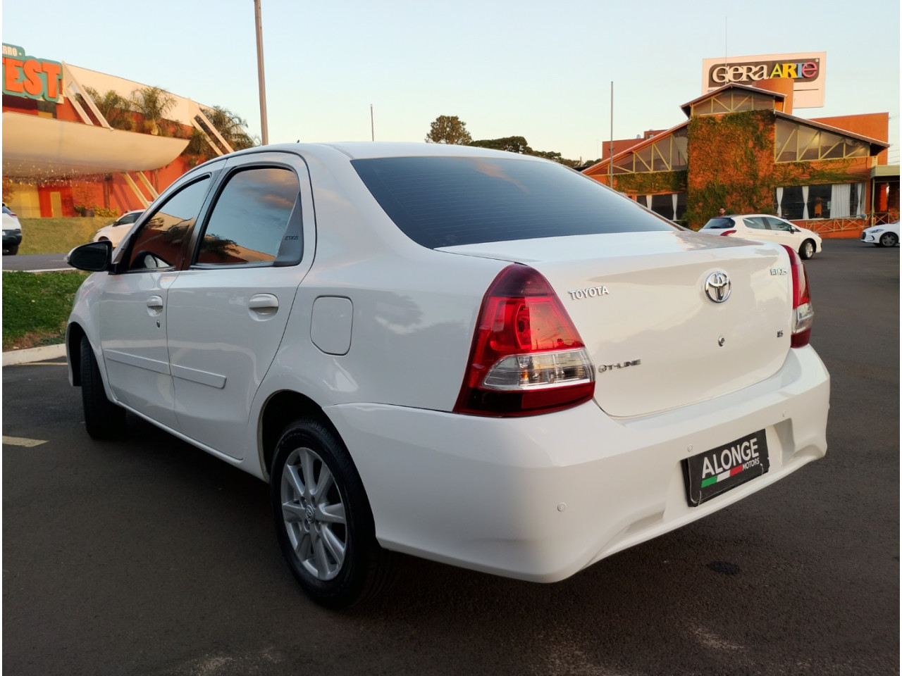 Etios Sedan 1.5 16V 4P FLEX X PLUS AUTOMÁTICO