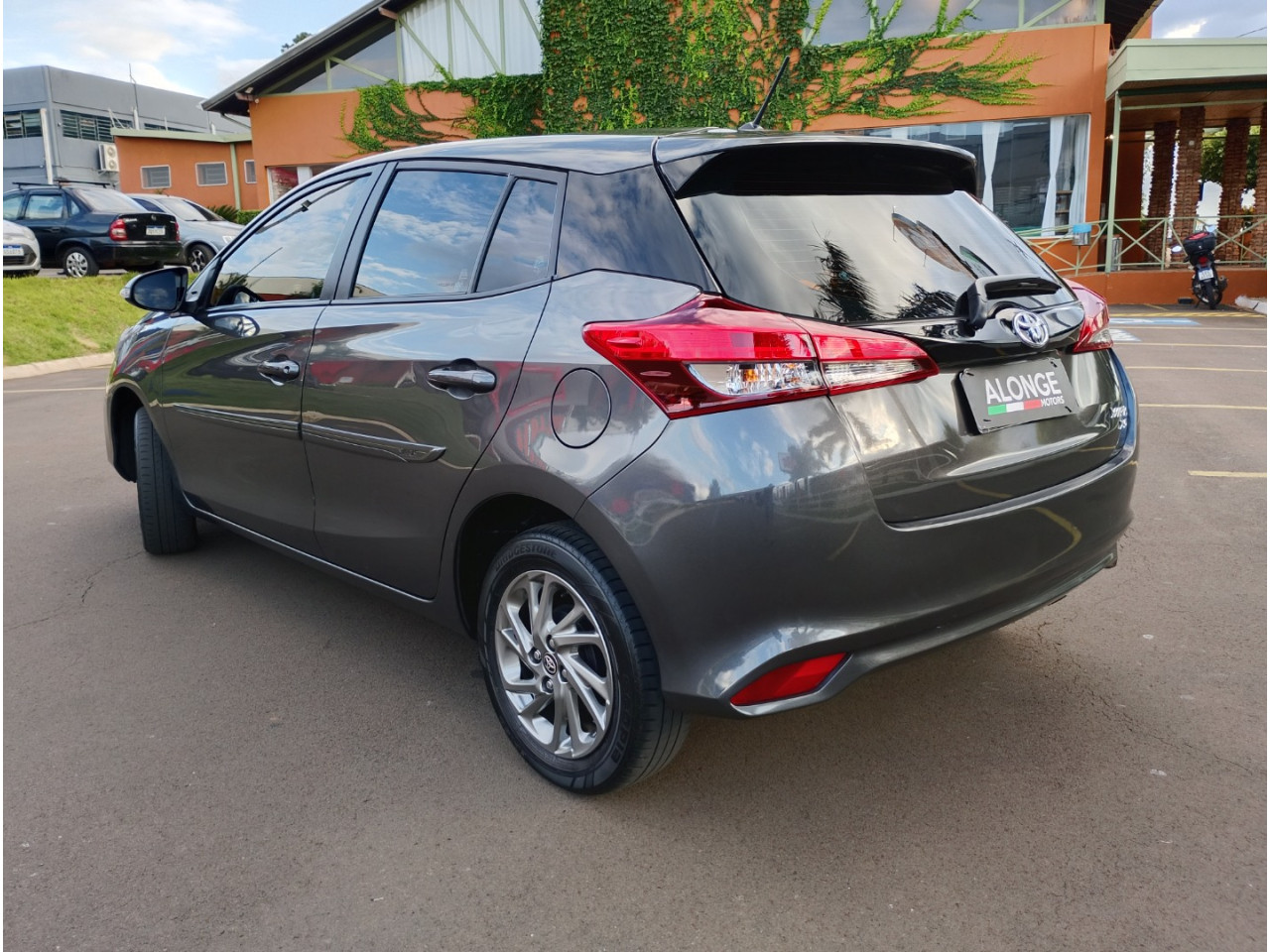 Yaris Hatch 1.5 16V 4P FLEX XS CONNECT MULTIDRIVE AUTOMÁTICO CVT