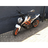 390 Duke Modelo sem Versão