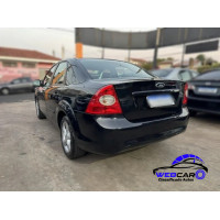 FORD Focus Sedan 2.0 16V 4P GHIA