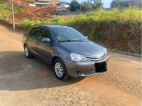 Etios Sedan 1.5 16V 4P FLEX XLS