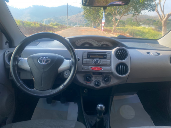 Etios Sedan 1.5 16V 4P FLEX XLS