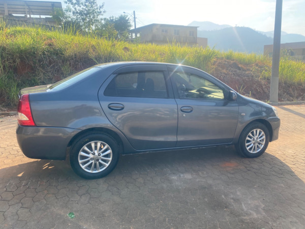 Etios Sedan 1.5 16V 4P FLEX XLS