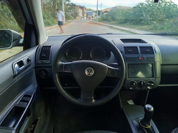 VOLKSWAGEN Polo Sedan 1.6 4P