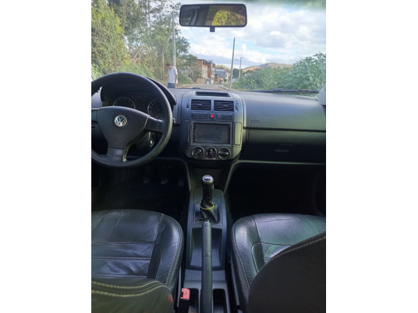 VOLKSWAGEN Polo Sedan 1.6 4P