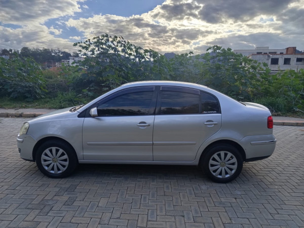 VOLKSWAGEN Polo Sedan 1.6 4P