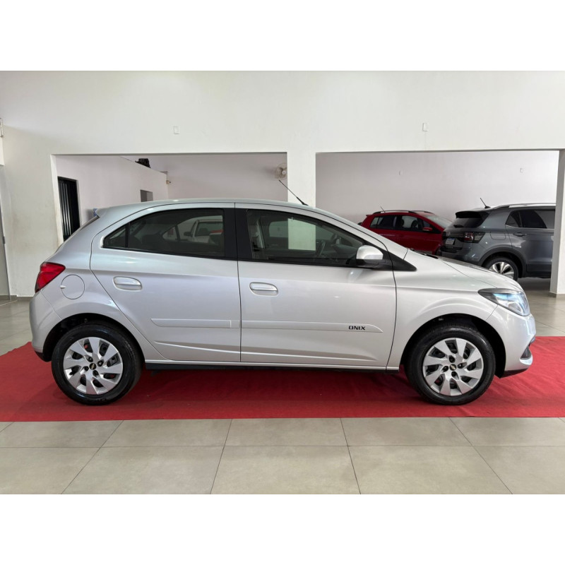 Onix Hatch 1.4 4P FLEX LT AUTOMÁTICO
