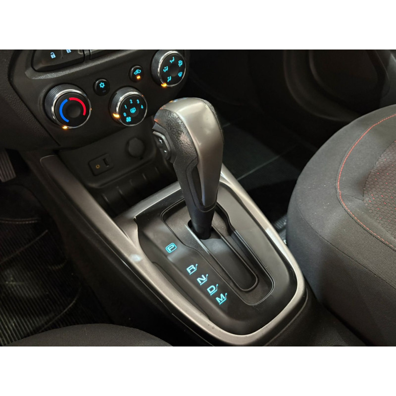 Onix Hatch 1.4 4P FLEX LT AUTOMÁTICO