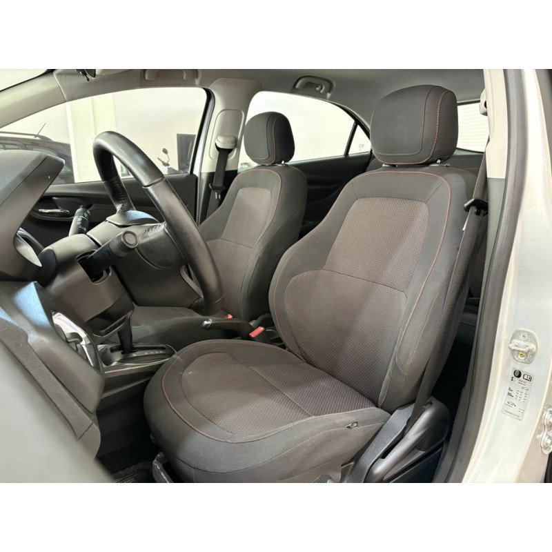 Onix Hatch 1.4 4P FLEX LT AUTOMÁTICO