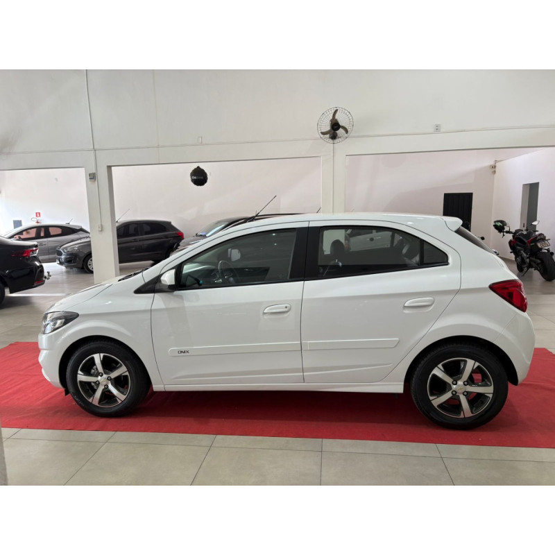 Onix Hatch 1.4 4P FLEX LTZ AUTOMÁTICO