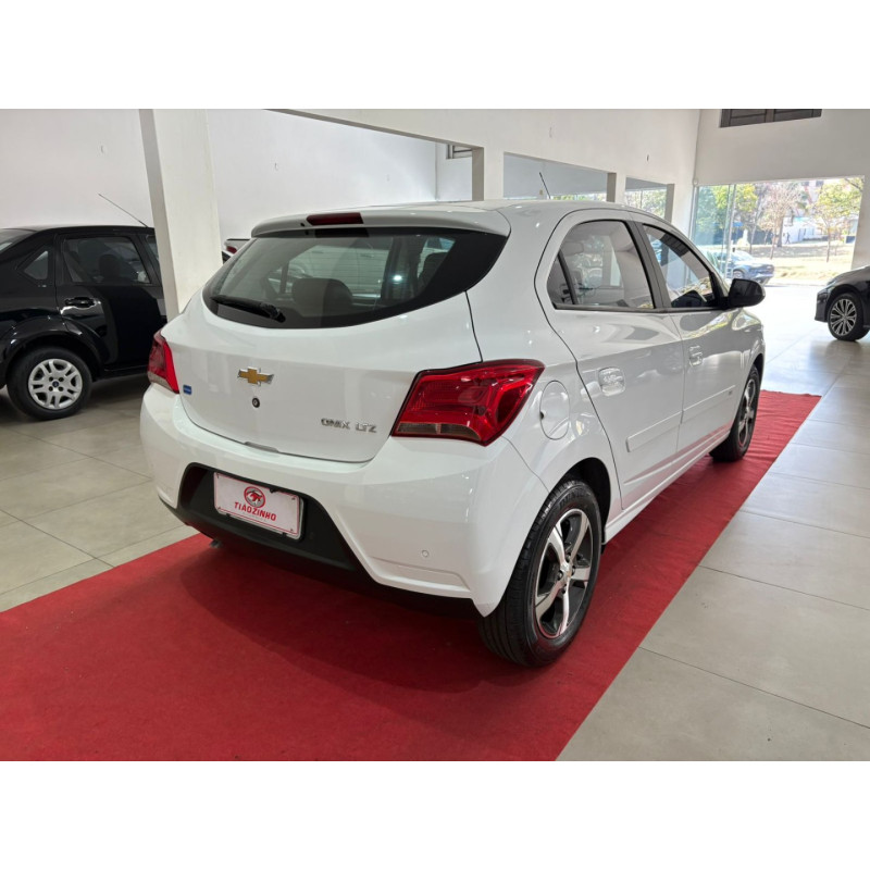 Onix Hatch 1.4 4P FLEX LTZ AUTOMÁTICO