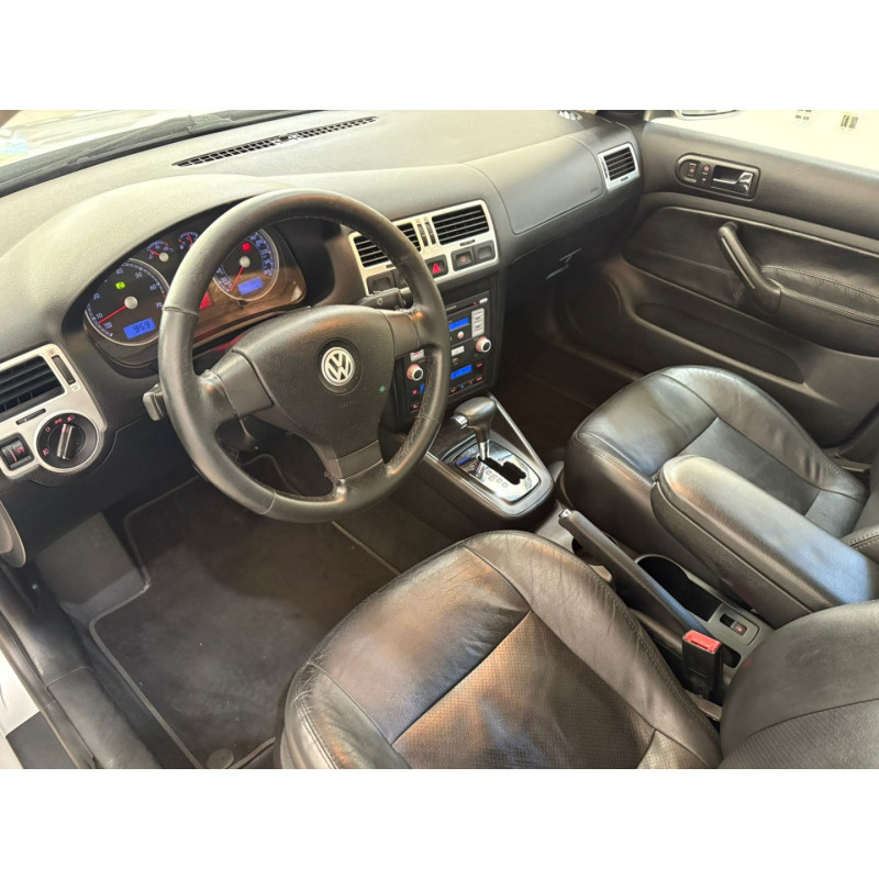 VOLKSWAGEN Bora 2.0 4P AUTOMÁTICO