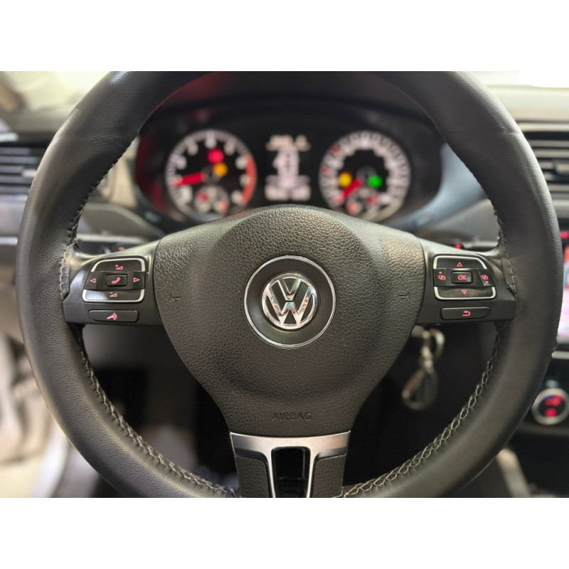 VOLKSWAGEN Jetta 2.0 4P FLEX AUTOMÁTICO