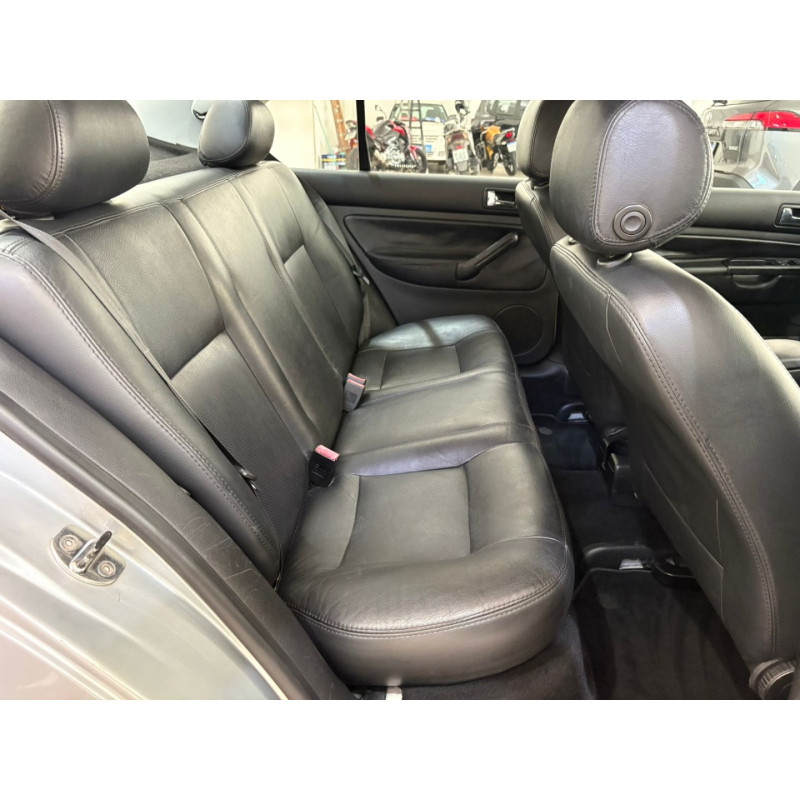 VOLKSWAGEN Bora 2.0 4P AUTOMÁTICO