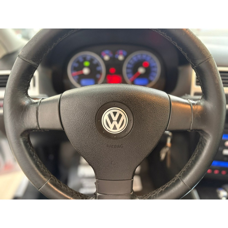 VOLKSWAGEN Bora 2.0 4P AUTOMÁTICO