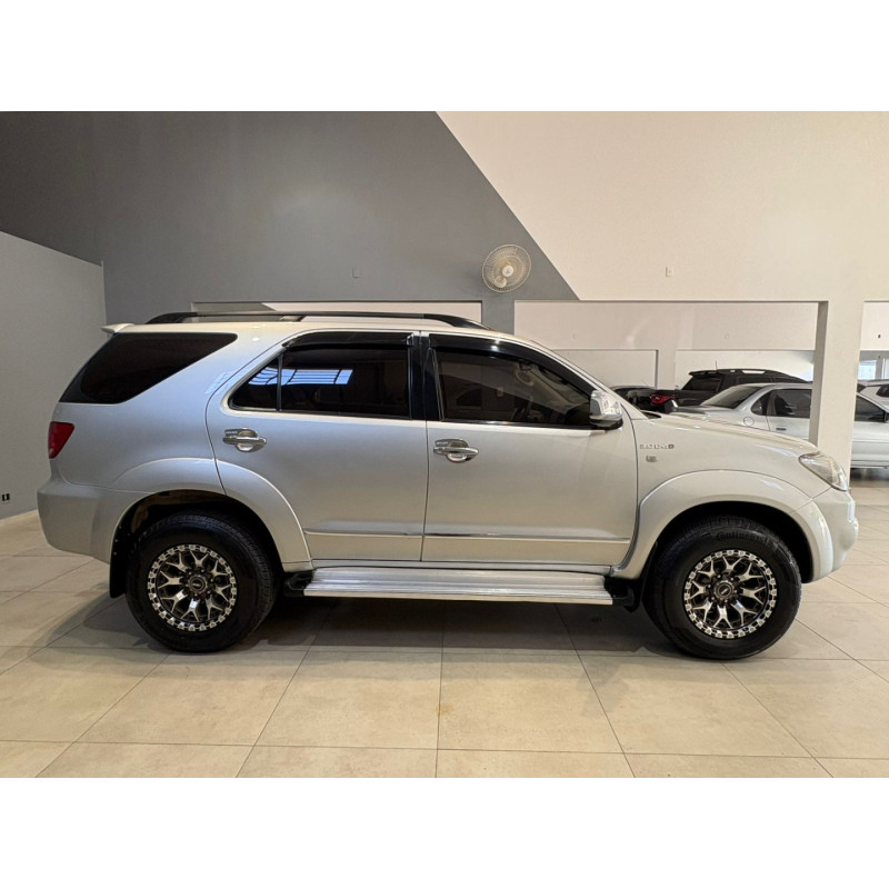 TOYOTA Hilux SW4 3.0 16V 4P SRV 4X4 TURBO DIESEL AUTOMÁTICO