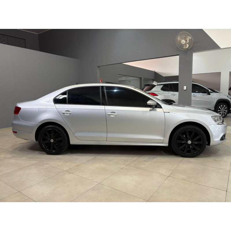 VOLKSWAGEN Jetta 2.0 4P FLEX AUTOMÁTICO