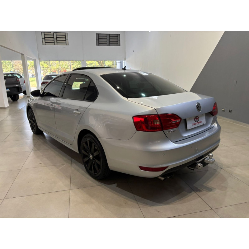 VOLKSWAGEN Jetta 2.0 4P FLEX AUTOMÁTICO