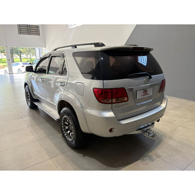 TOYOTA Hilux SW4 3.0 16V 4P SRV 4X4 TURBO DIESEL AUTOMÁTICO