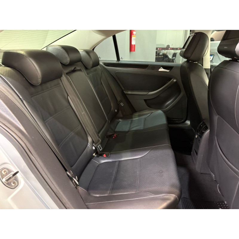 VOLKSWAGEN Jetta 2.0 4P FLEX AUTOMÁTICO