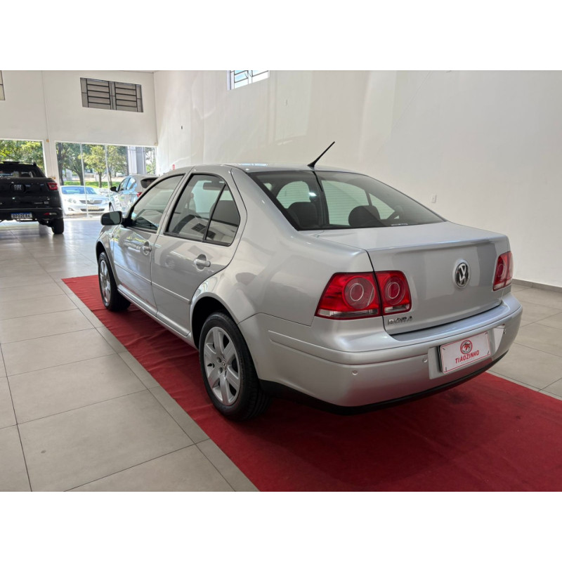 VOLKSWAGEN Bora 2.0 4P AUTOMÁTICO
