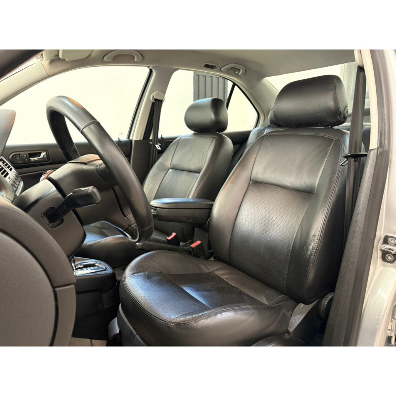 VOLKSWAGEN Bora 2.0 4P AUTOMÁTICO