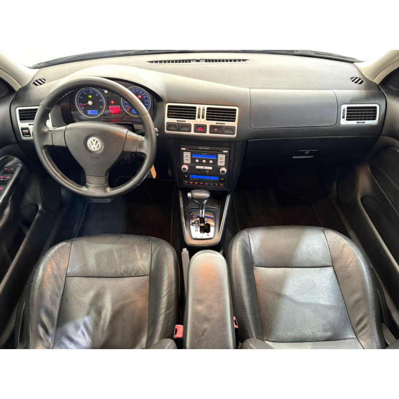 VOLKSWAGEN Bora 2.0 4P AUTOMÁTICO