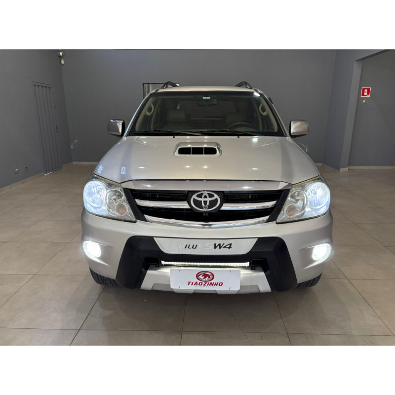 TOYOTA Hilux SW4 3.0 16V 4P SRV 4X4 TURBO DIESEL AUTOMÁTICO
