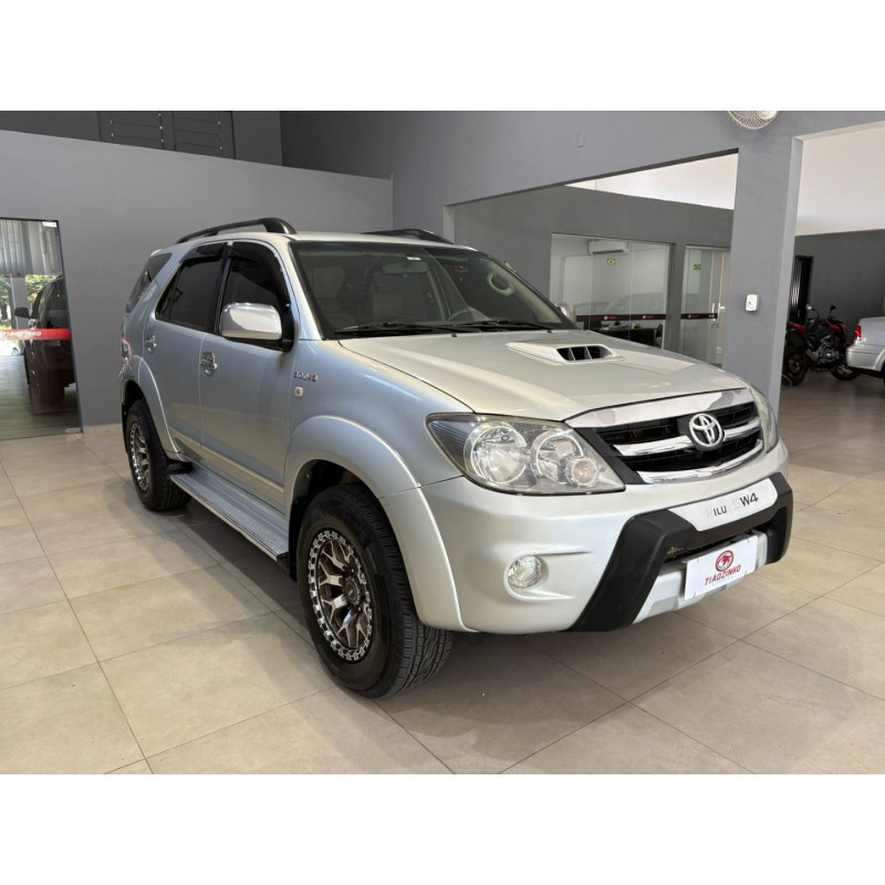 TOYOTA Hilux SW4 3.0 16V 4P SRV 4X4 TURBO DIESEL AUTOMÁTICO