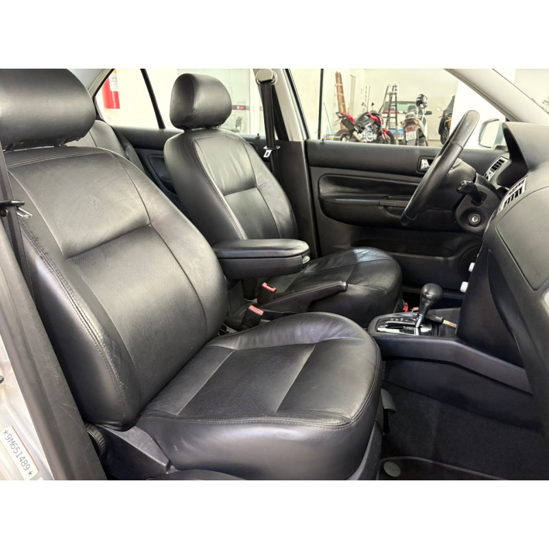 VOLKSWAGEN Bora 2.0 4P AUTOMÁTICO