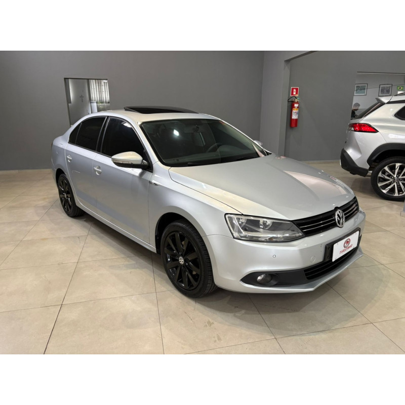 VOLKSWAGEN Jetta 2.0 4P FLEX AUTOMÁTICO