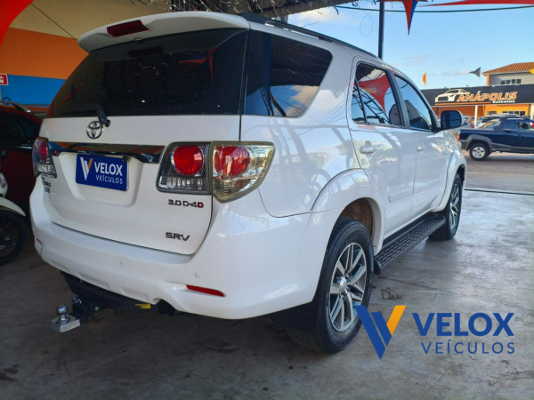 TOYOTA Hilux SW4 3.0 16V 4P SRV 4X4 TURBO DIESEL AUTOMÁTICO