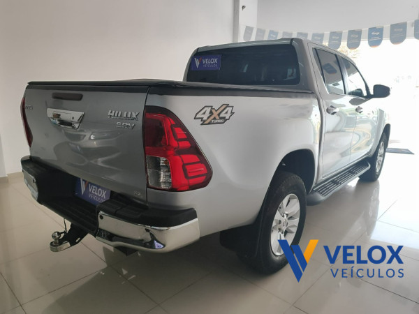 TOYOTA Hilux Caminhonete 2.8 16V SRV 4X4 DIESEL CABINE DUPLA AUTOMÁTICO