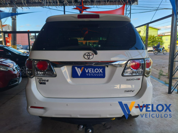 TOYOTA Hilux SW4 3.0 16V 4P SRV 4X4 TURBO DIESEL AUTOMÁTICO