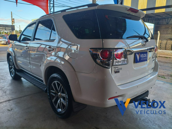 TOYOTA Hilux SW4 3.0 16V 4P SRV 4X4 TURBO DIESEL AUTOMÁTICO